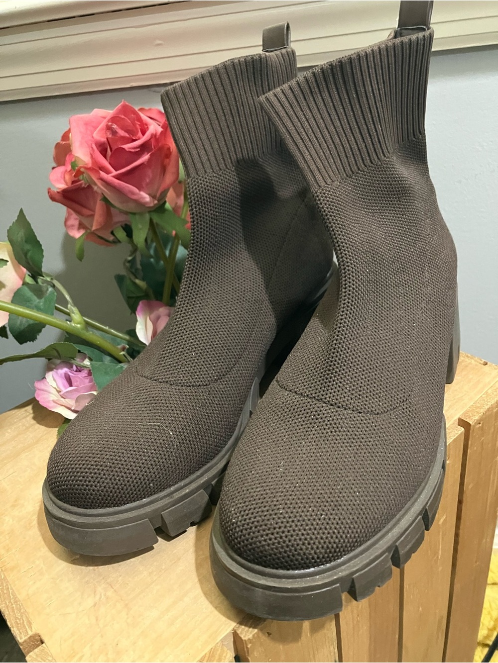 Forever 21 woman size 6 pull on boots